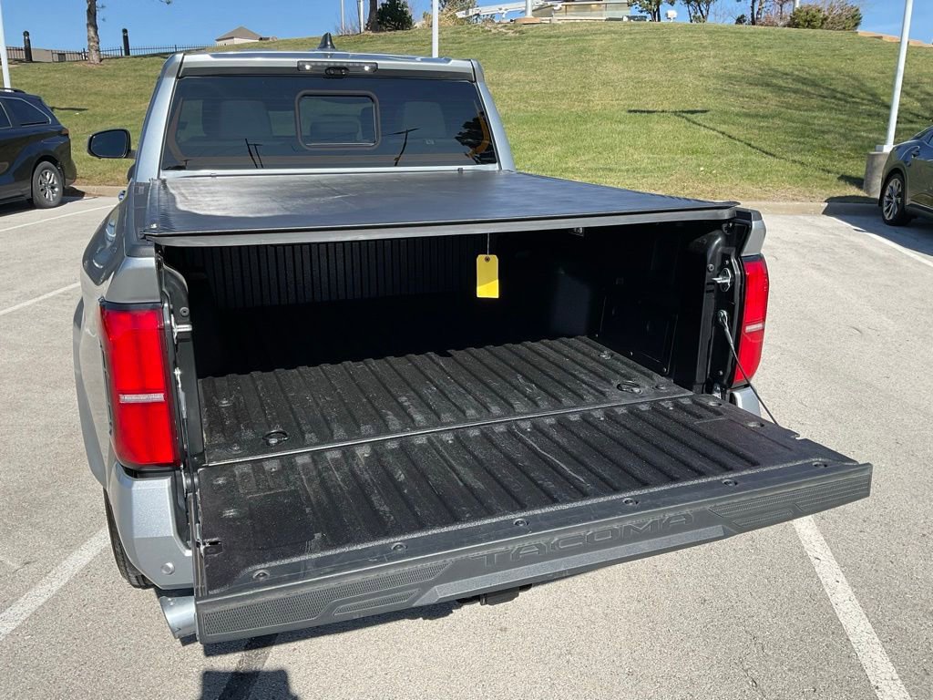 Used 2024 Toyota Tacoma Limited w/ Limited Package (LT) image 5