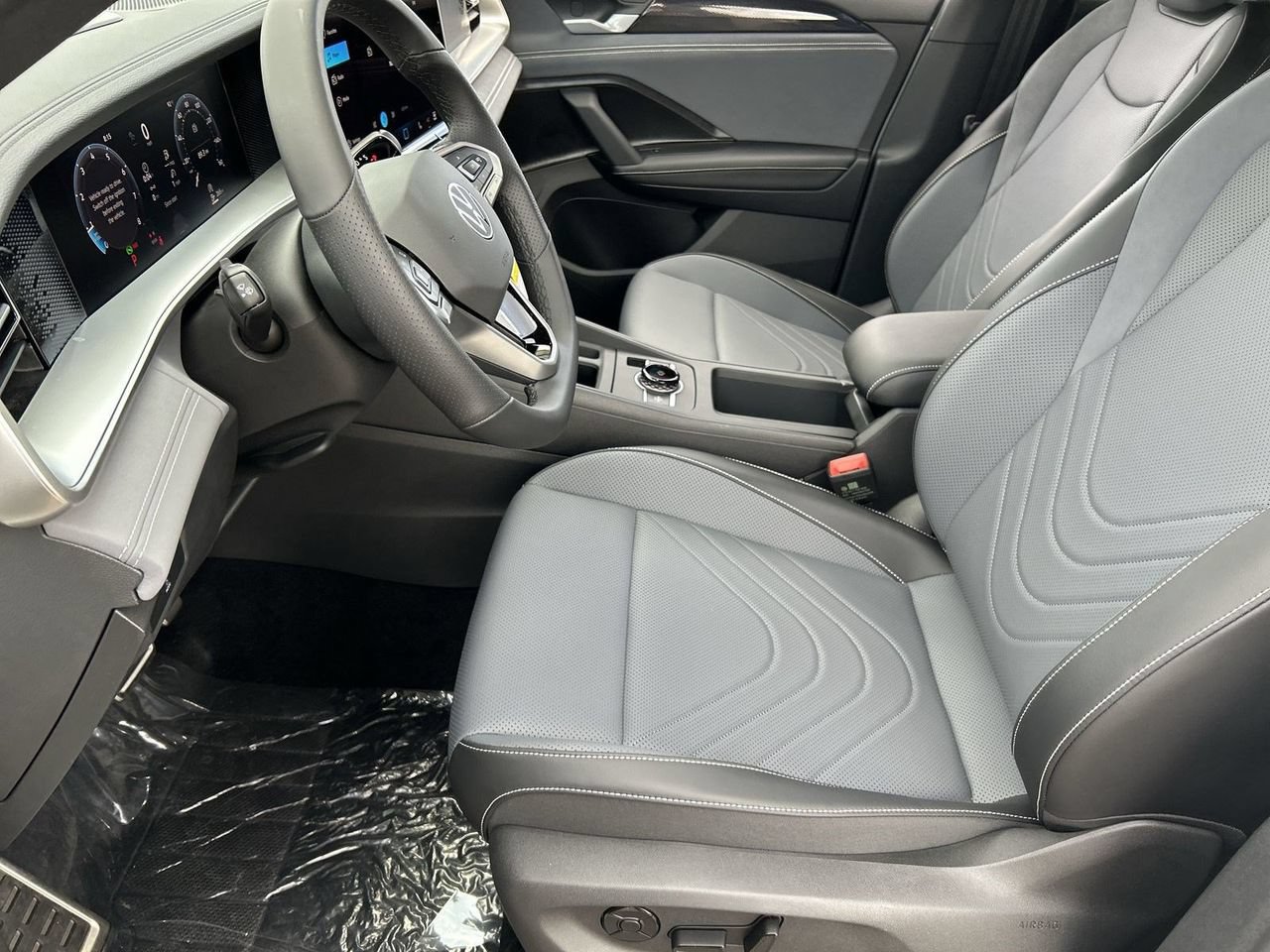 New 2026 Volkswagen Tiguan SE R-Line FWD image 15