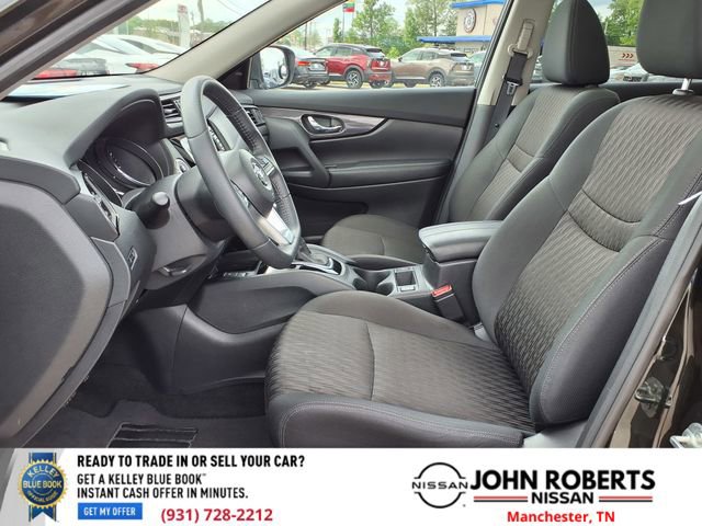 Used 2020 Nissan Rogue SV w/ Sun & Sound Touring Package FWD image 3
