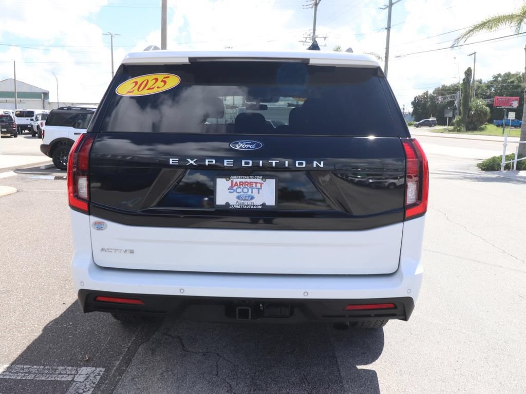 Used 2025 Ford Expedition Active RWD image 14