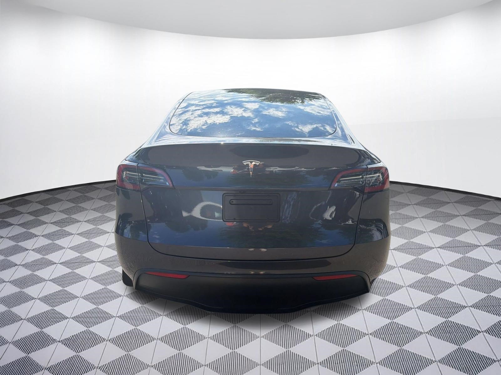 Used 2024 Tesla Model Y Long Range RWD image 6