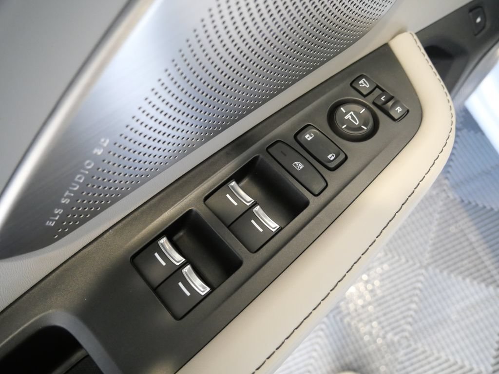 Used 2025 Acura RDX SH-AWD w/ Advance Package image 16