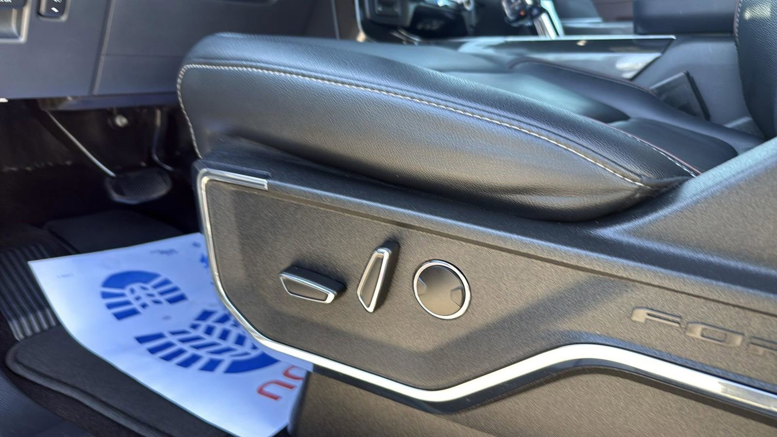 Used 2022 Ford F150 Lariat w/ Equipment Group 502A High image 11