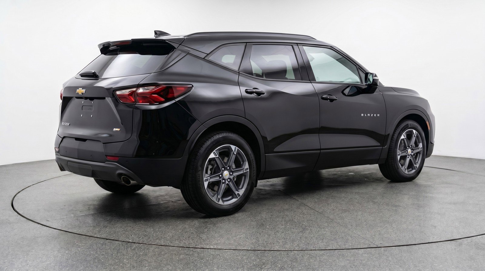 Used 2025 Chevrolet Blazer LT FWD image 9