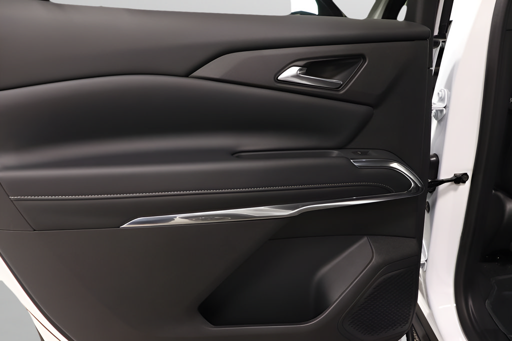New 2027 Chevrolet Traverse LT w/ Sun and Wheel Package FWD image 25