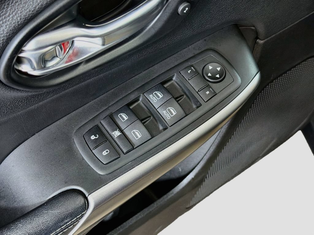 Used 2021 Jeep Cherokee Limited AWD/4WD image 18