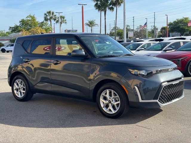 Certified 2025 Kia Soul LX w/ LX Technology Package image 7