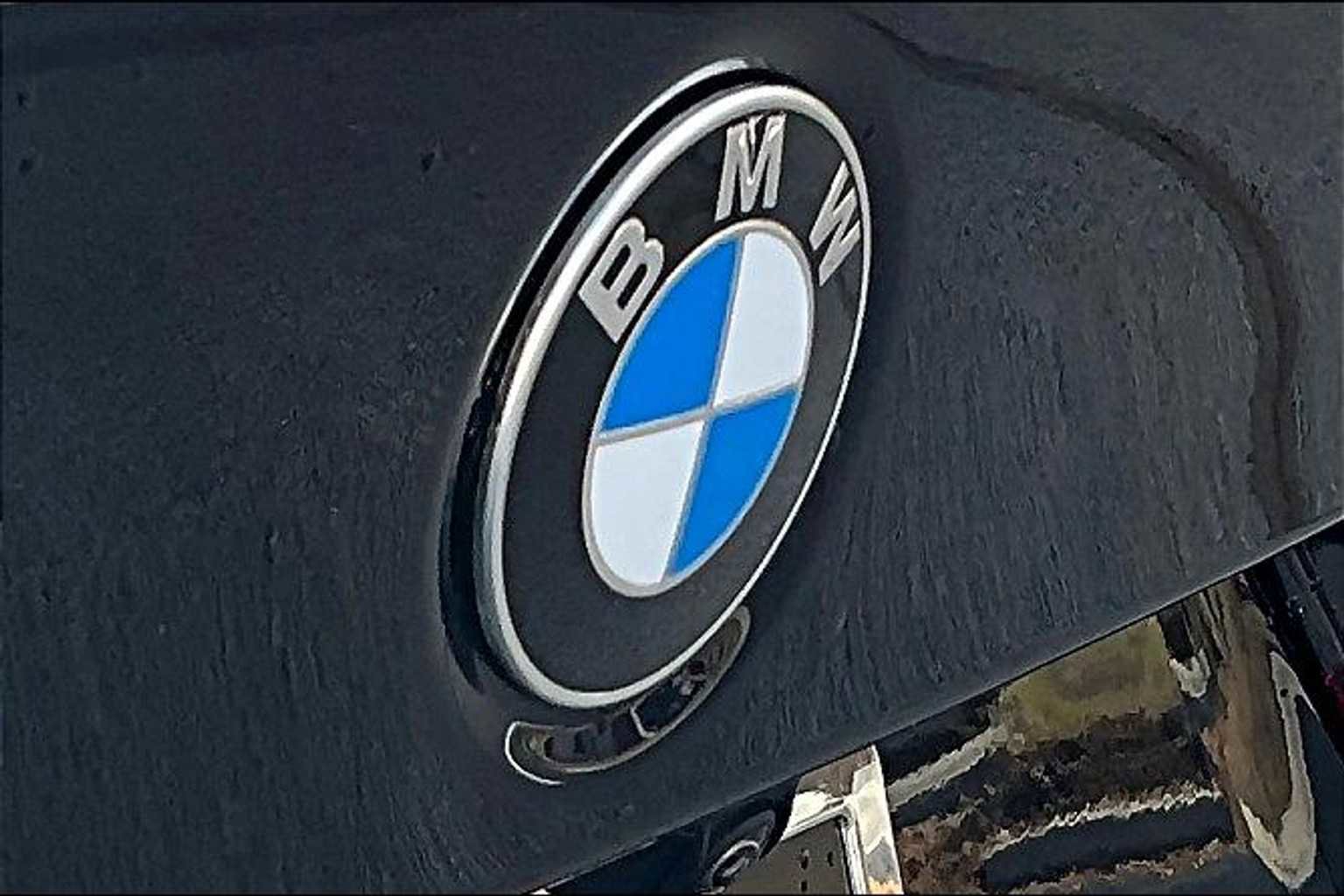 New 2025 BMW 330i Sedan w/ Premium Package image 15