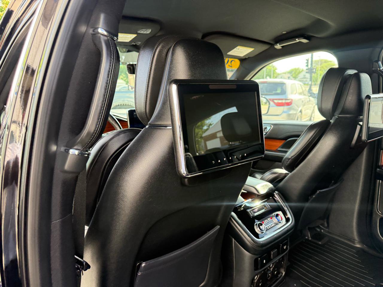 Used 2018 Lincoln Navigator Select w/ Cargo Package AWD/4WD image 14