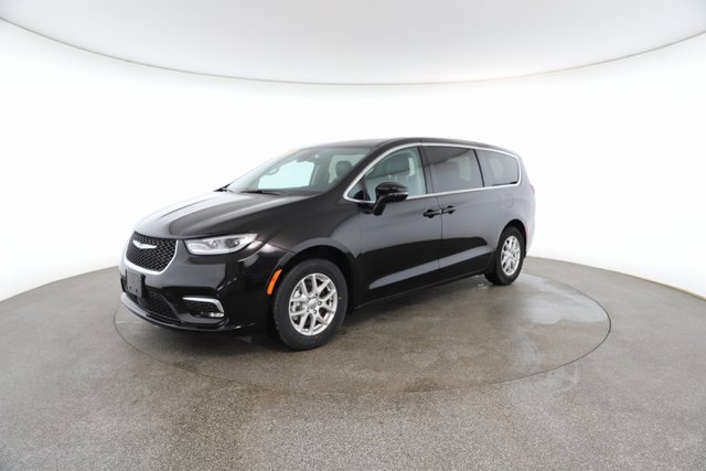 Used 2024 Chrysler Pacifica Touring-L image 2