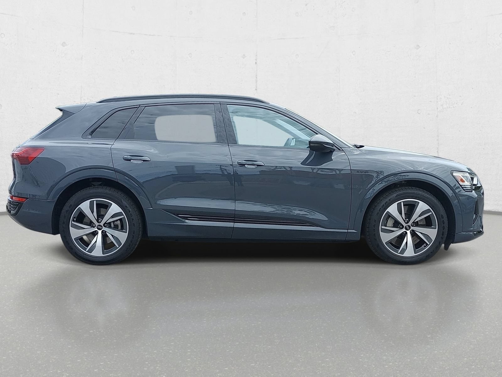 Used 2024 Audi Q8 e-tron Premium AWD/4WD image 4