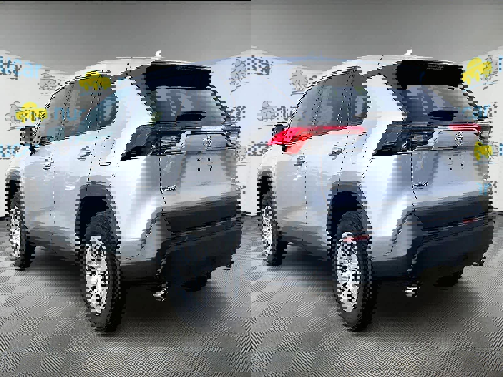 Used 2022 Toyota RAV4 LE image 4