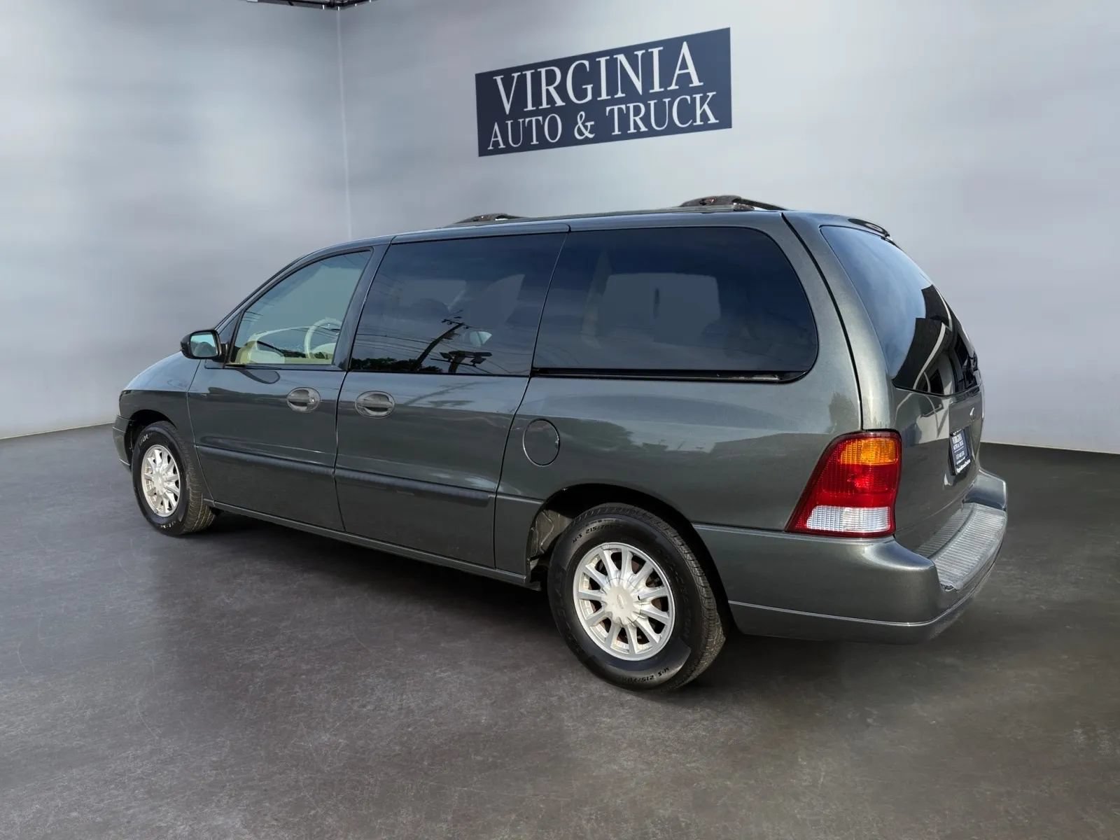 Used 2003 Ford Windstar LX FWD image 3