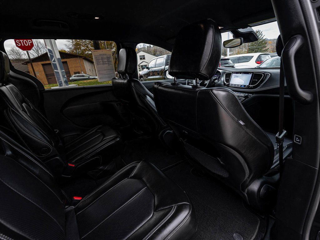 Used 2023 Chrysler Pacifica Touring-L w/ S Appearance Package image 30