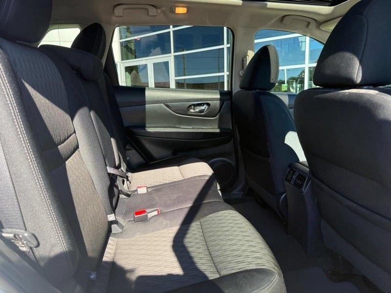 Used 2017 Nissan Rogue SV AWD/4WD image 12