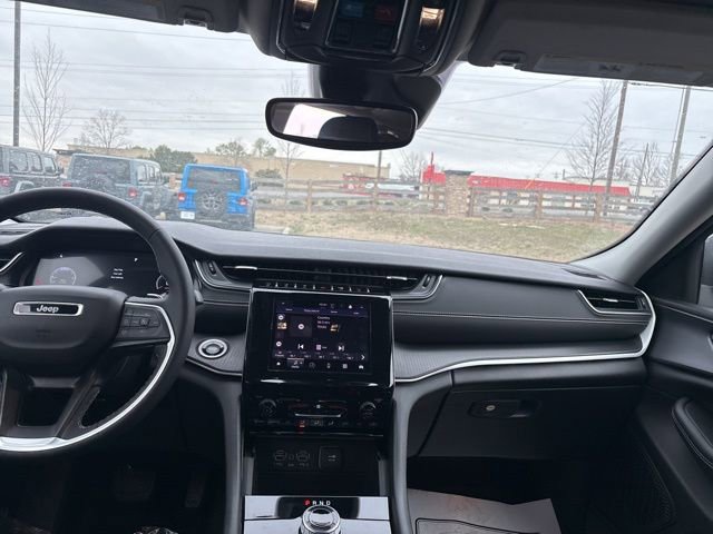 Used 2024 Jeep Grand Cherokee Laredo X image 21