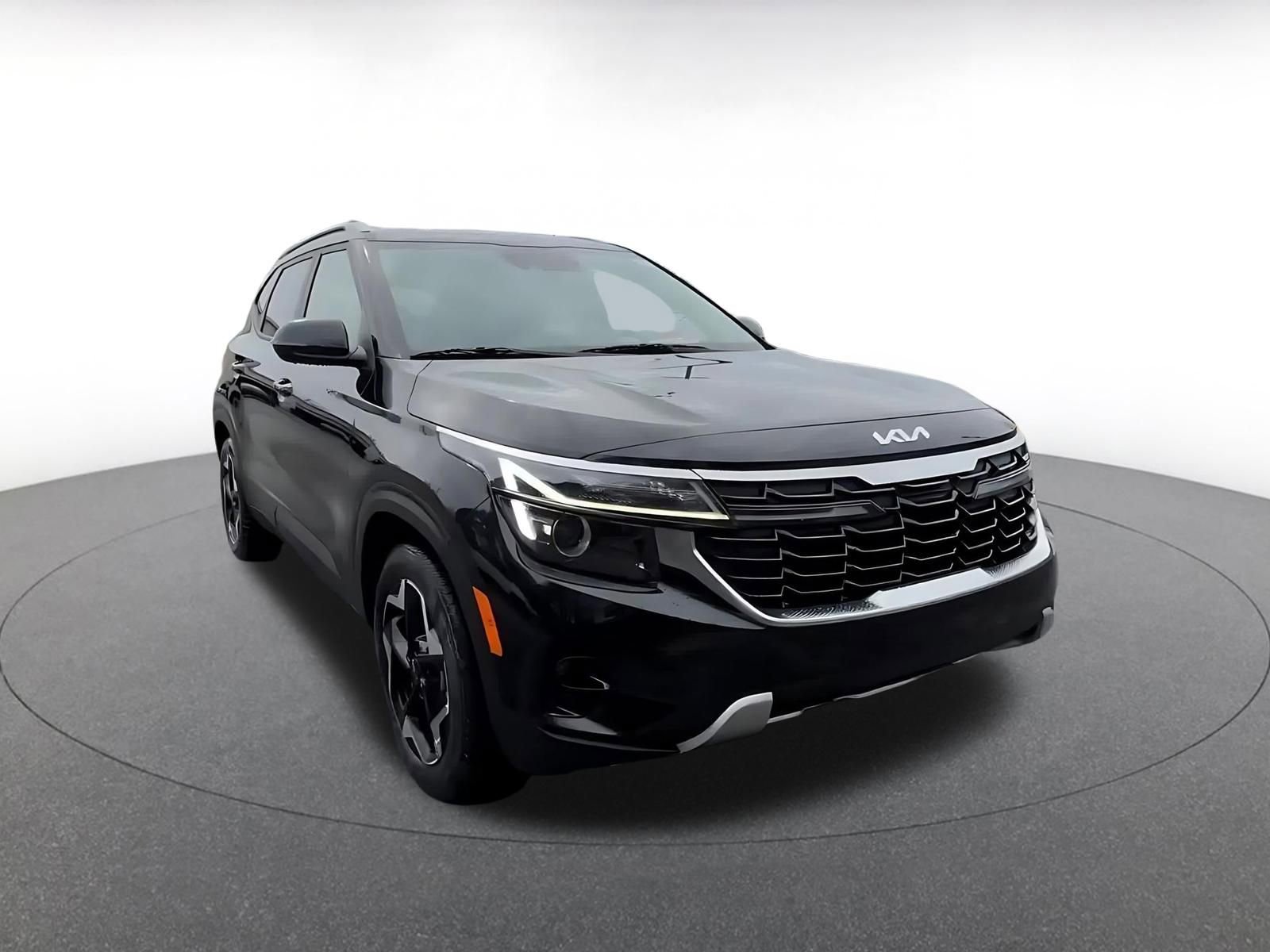 Used 2025 Kia Seltos S image 3