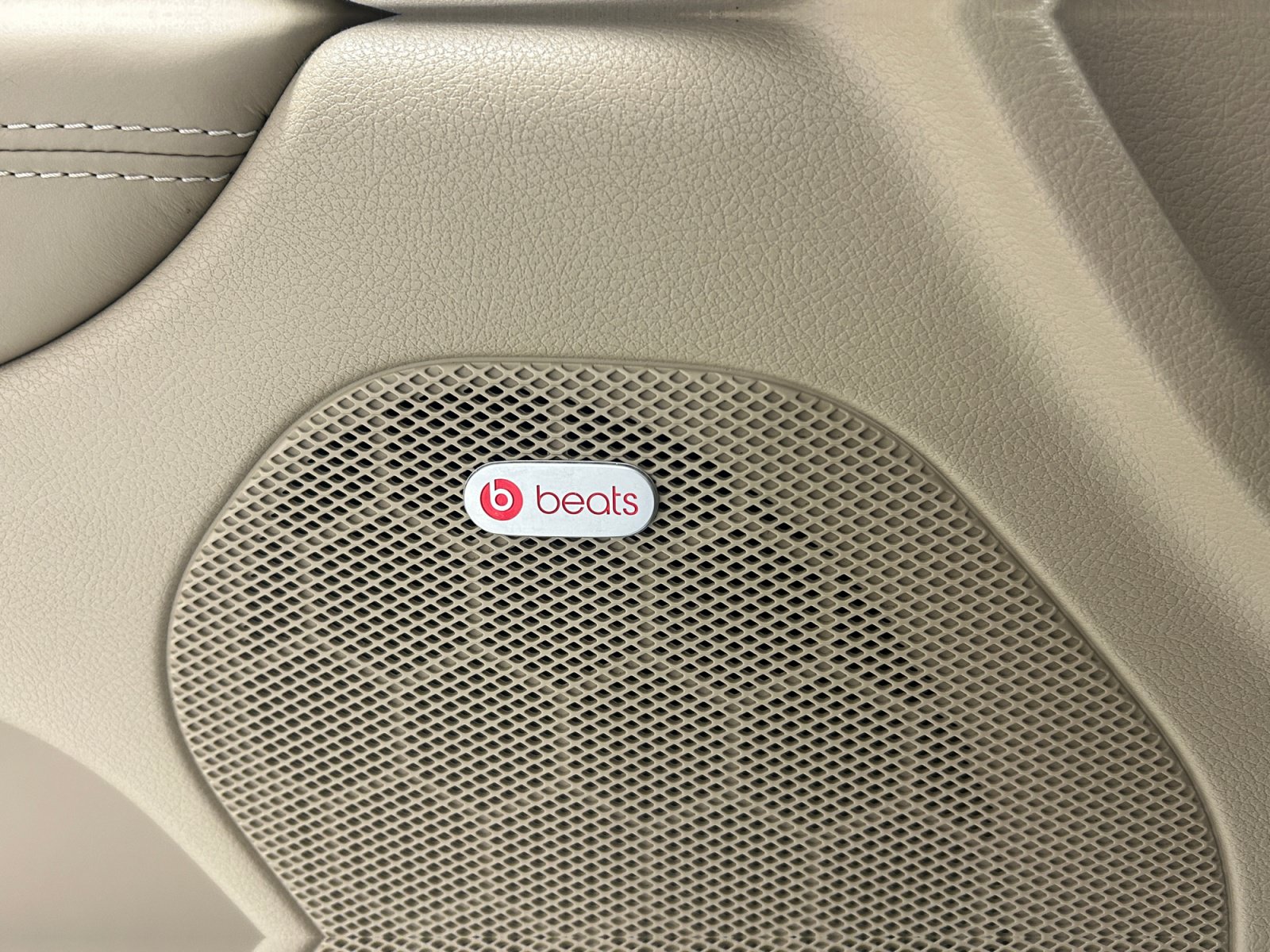 Used 2018 Dodge Durango Citadel w/ Technology Group RWD image 18