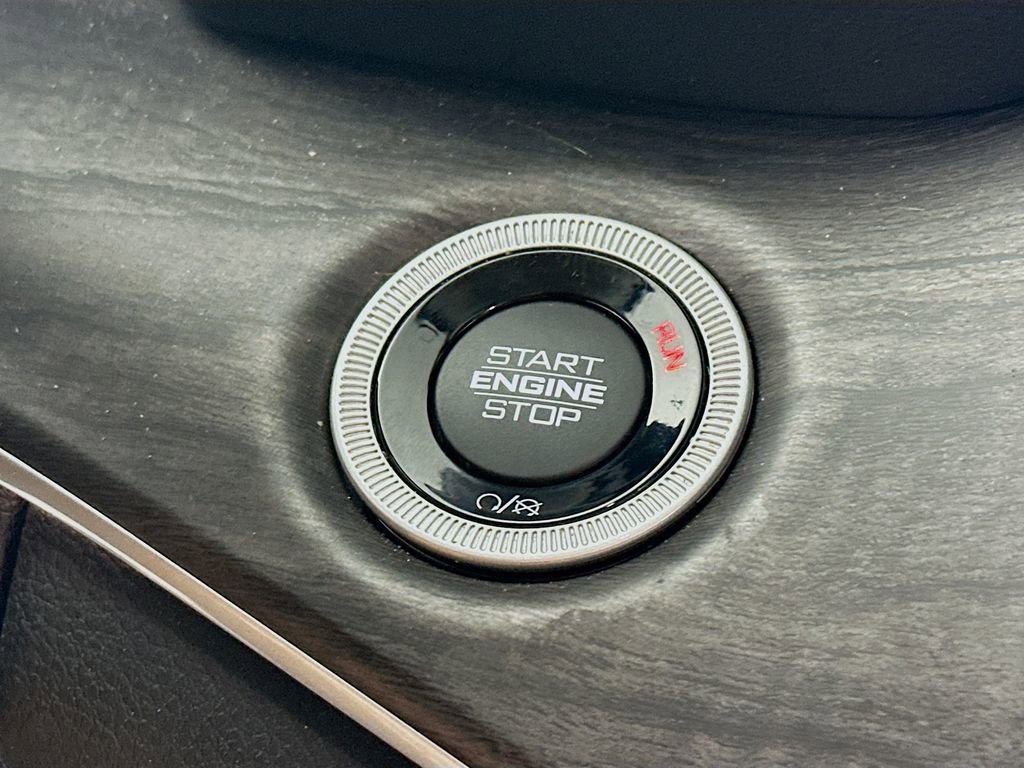 Certified 2023 Jeep Grand Cherokee Limited image 24