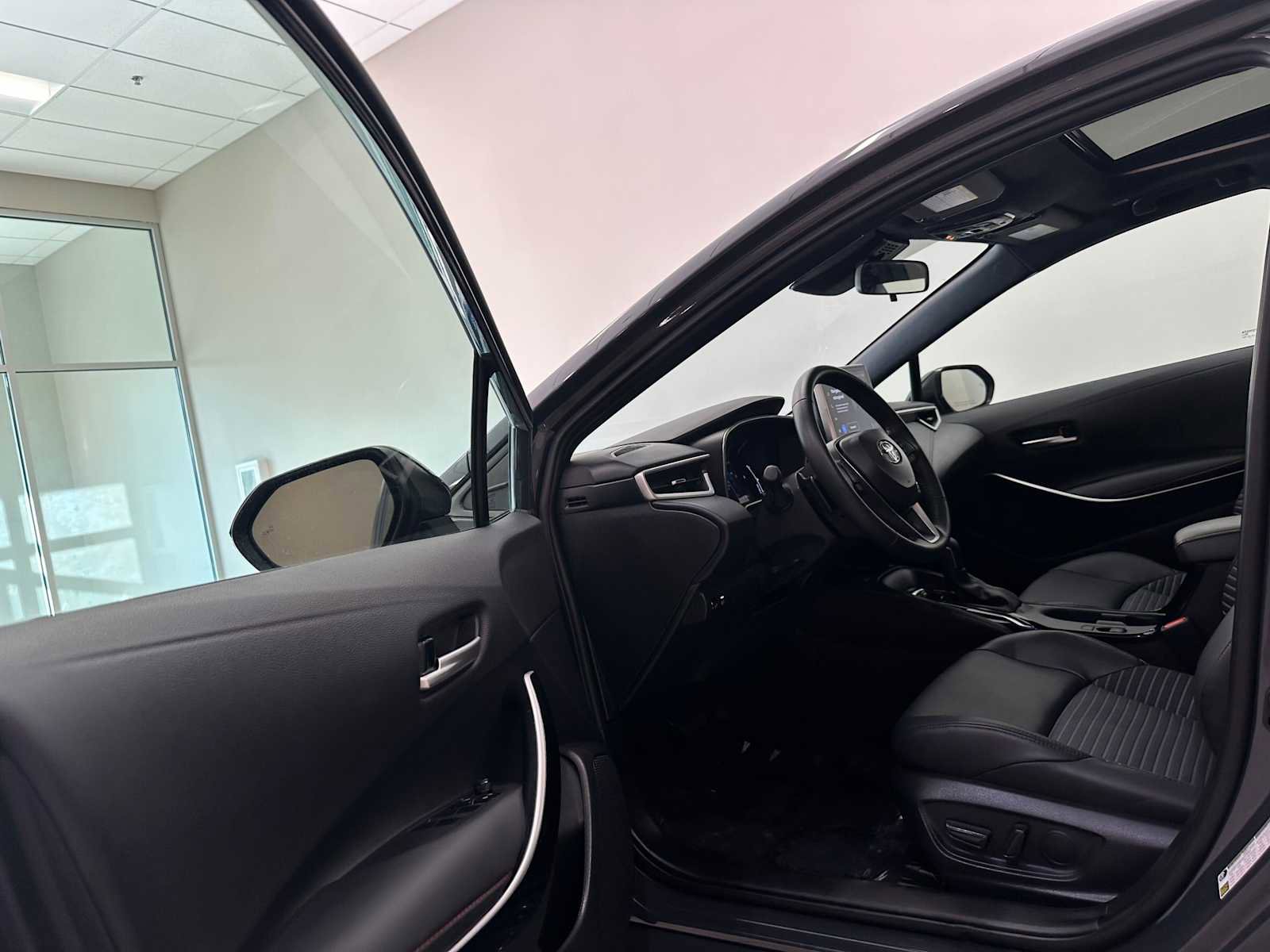 Certified 2025 Toyota Corolla XSE image 28