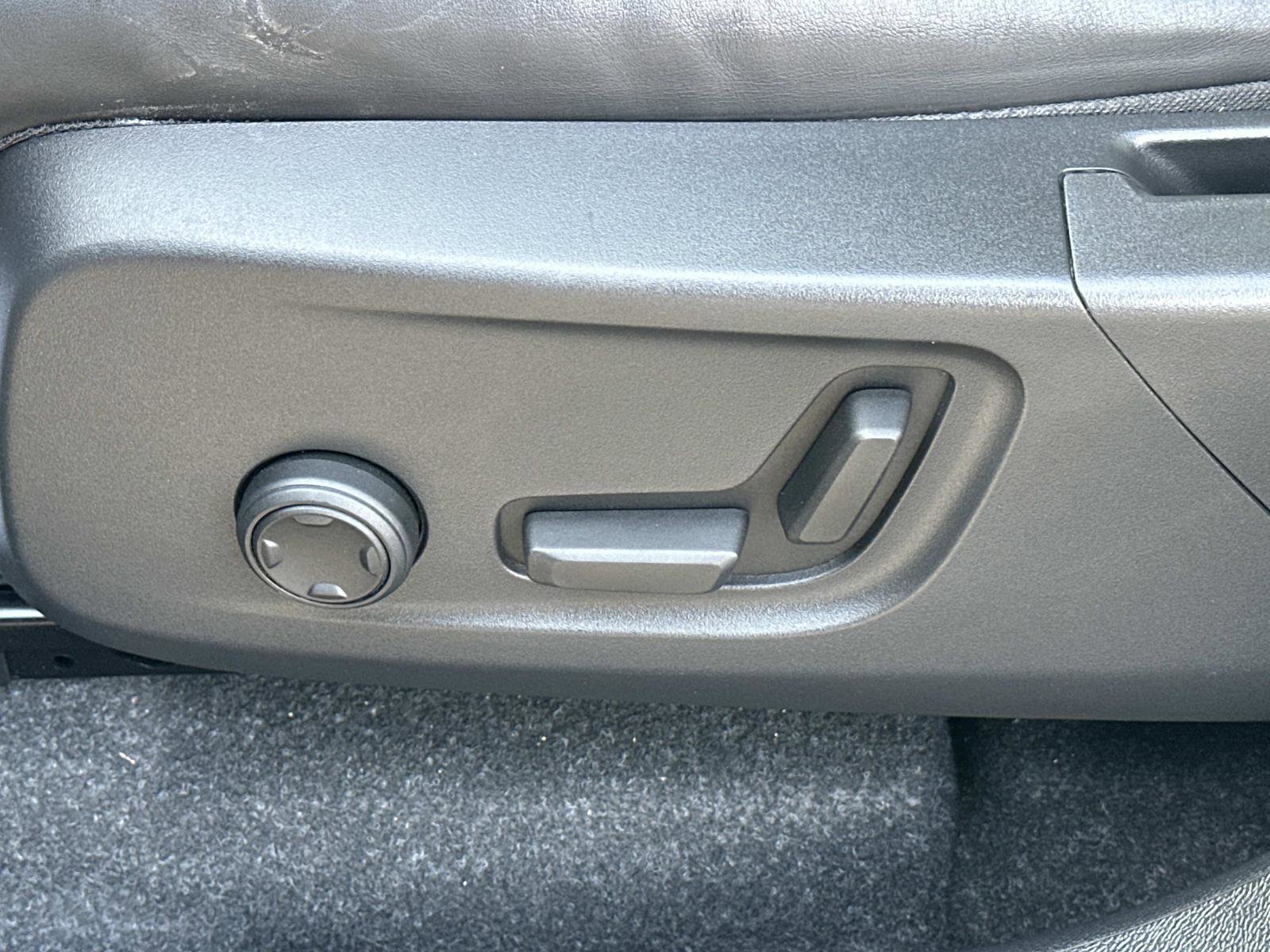 Certified 2021 Volvo XC40 P8 Recharge w/ Advanced Package image 18