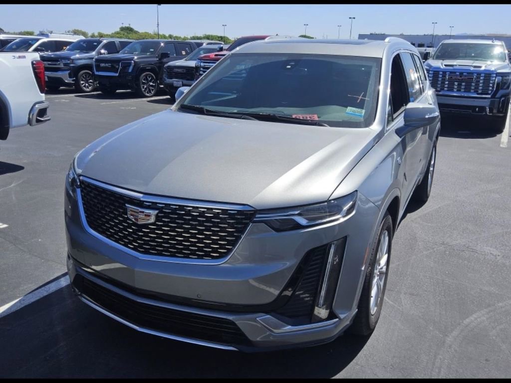 Used 2024 Cadillac XT6 Luxury FWD image 3