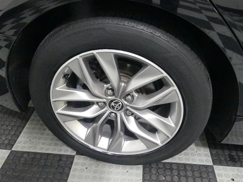 Used 2021 Toyota Avalon XLE FWD image 16