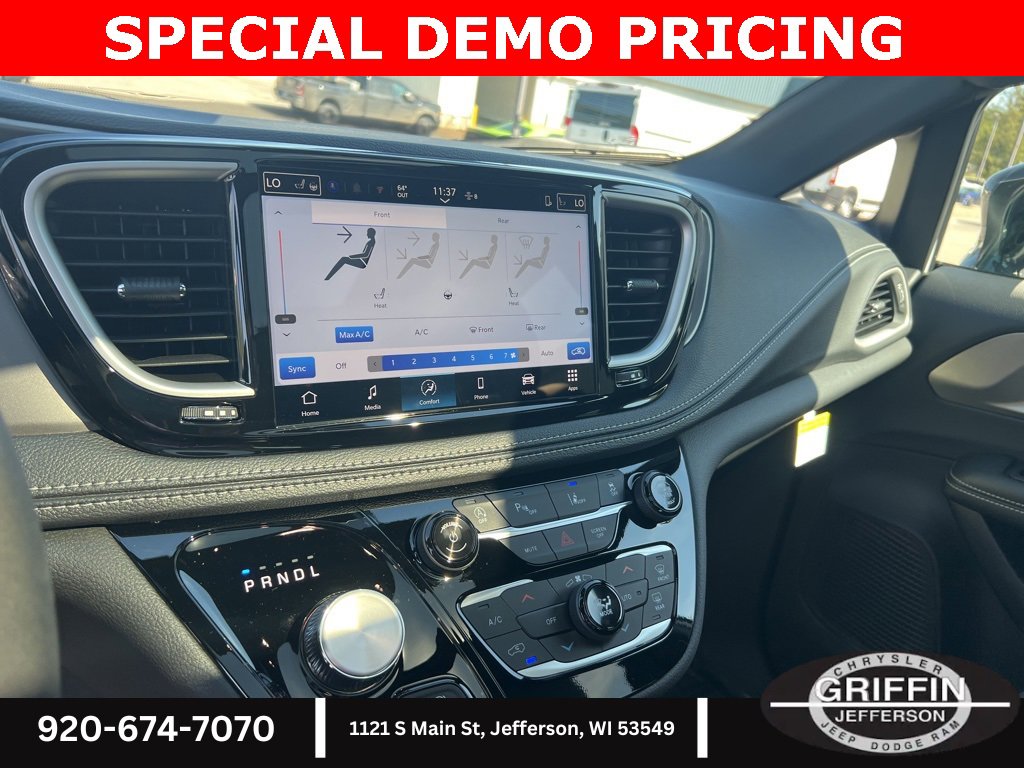 New 2026 Chrysler Pacifica Select image 29