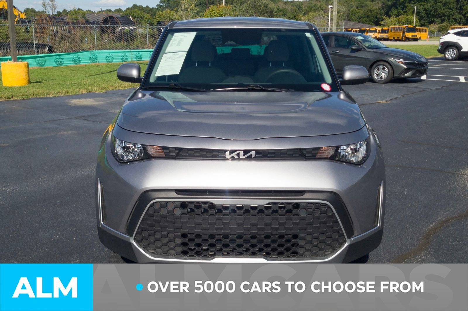 Used 2025 Kia Soul LX w/ LX Technology Package FWD image 2