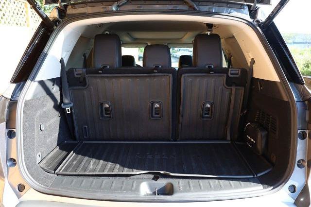 Certified 2025 Nissan Pathfinder Platinum FWD image 7