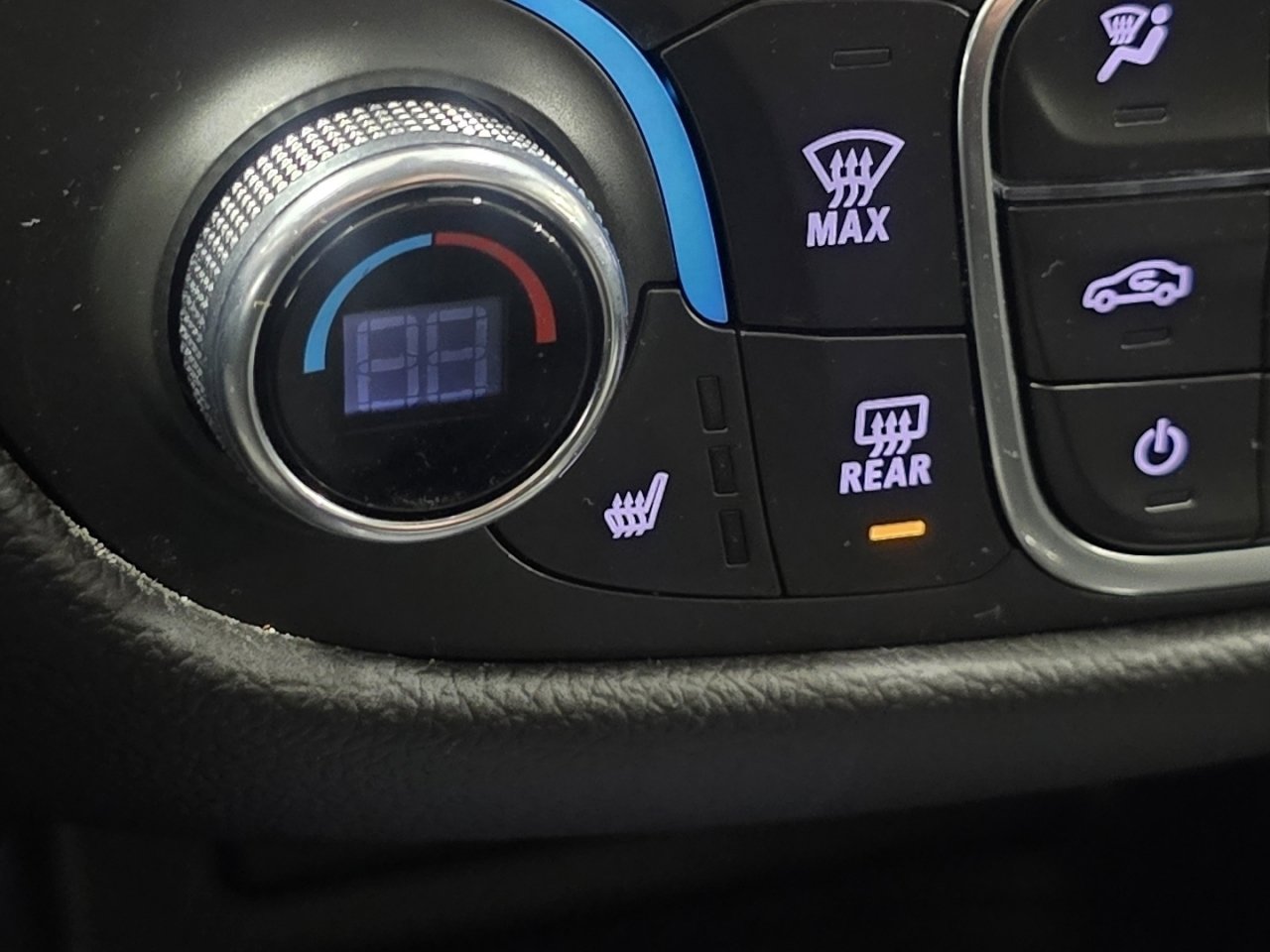 Used 2023 Chevrolet Equinox LT image 6