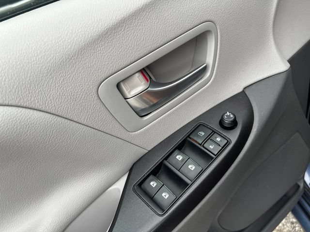 Used 2015 Toyota Sienna LE FWD image 17