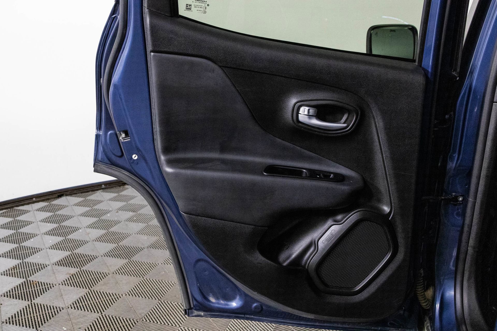 Used 2023 Jeep Renegade Latitude image 34