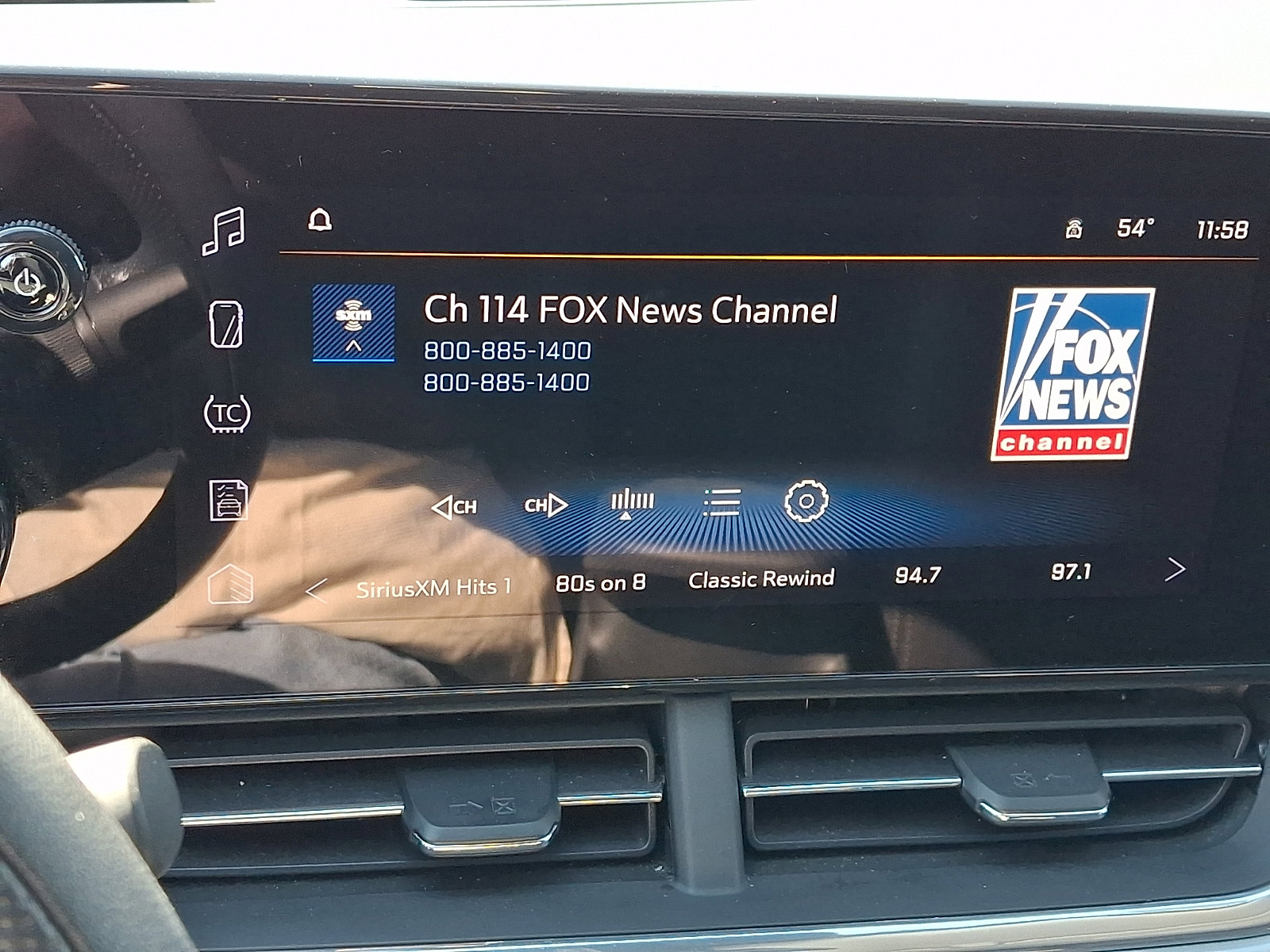 Certified 2025 Chevrolet Trax LT FWD image 17
