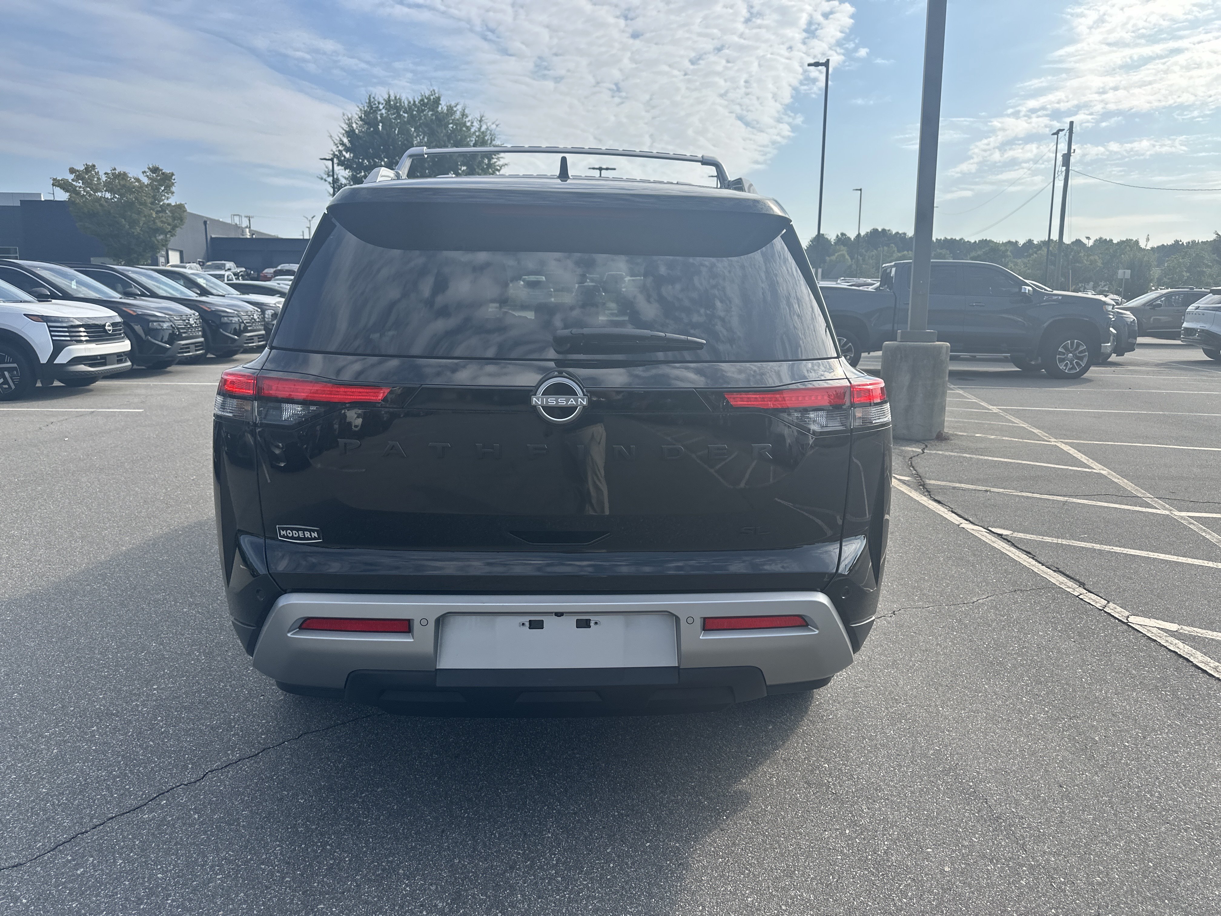 Certified 2024 Nissan Pathfinder SL w/ Black Appearance Package FWD image 6
