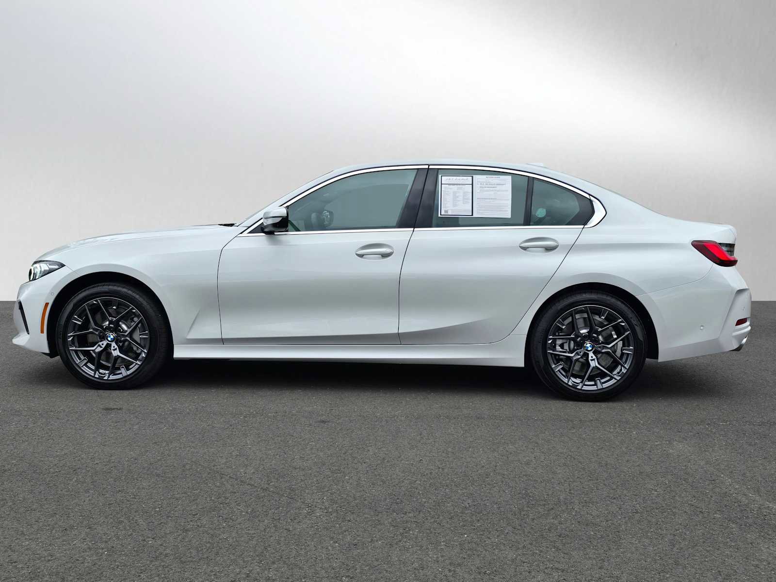 Used 2026 BMW 330i xDrive Sedan w/ Premium Package AWD/4WD image 6