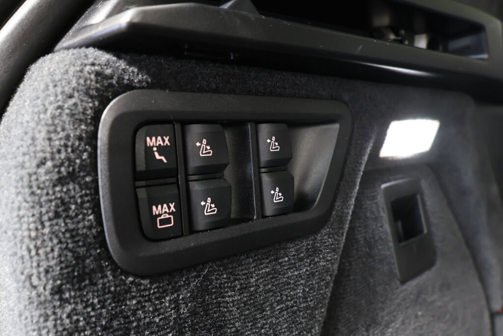 Used 2020 BMW X7 M50i image 23