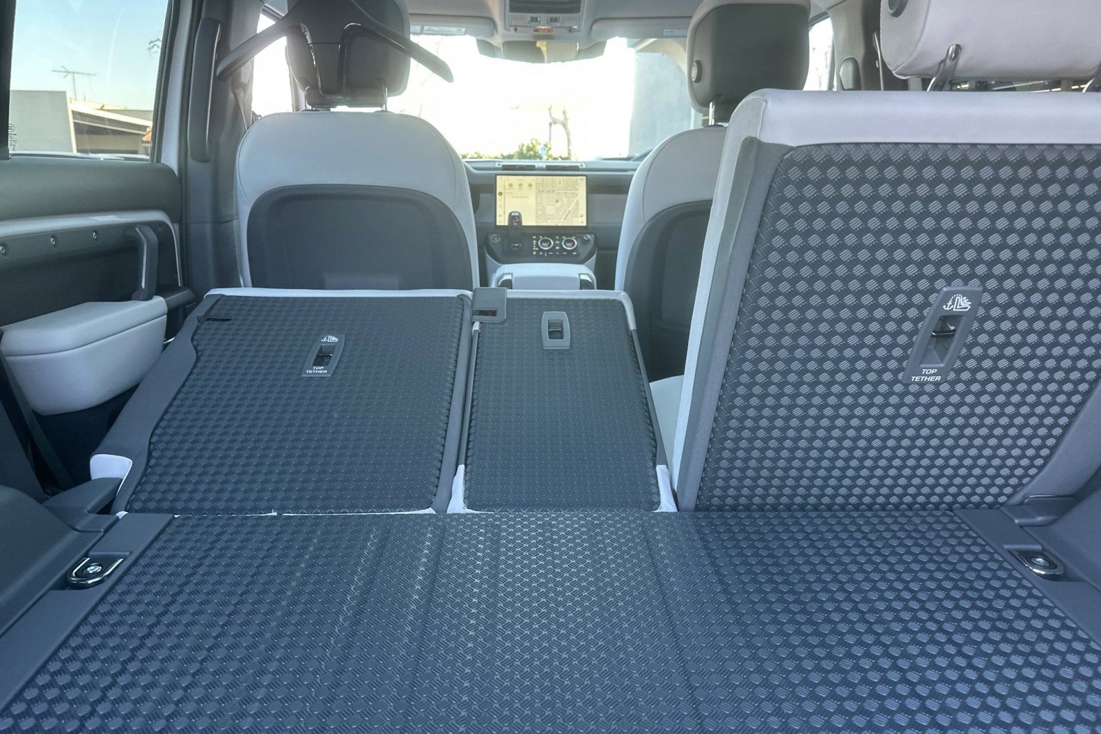 New 2026 Land Rover Defender 110 X-Dynamic SE image 27