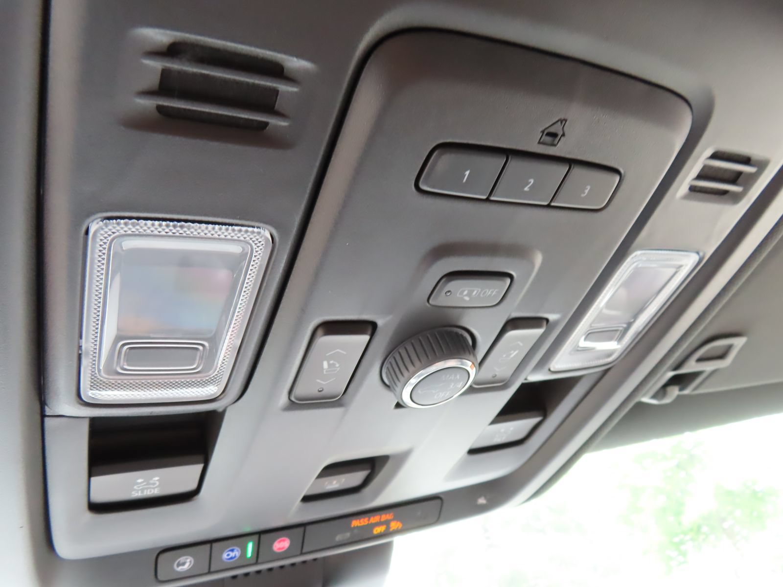 Used 2024 GMC Yukon XL AT4 w/ AT4 Premium Package AWD/4WD image 48