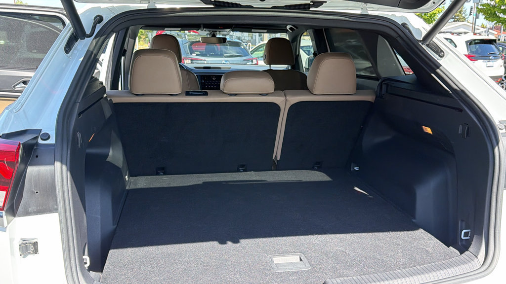 Used 2020 Volkswagen Atlas Cross Sport SE w/ Panoramic Sunroof Package FWD image 14