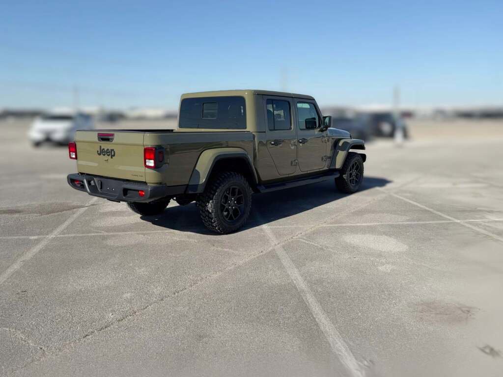 New 2026 Jeep Gladiator Sport image 12