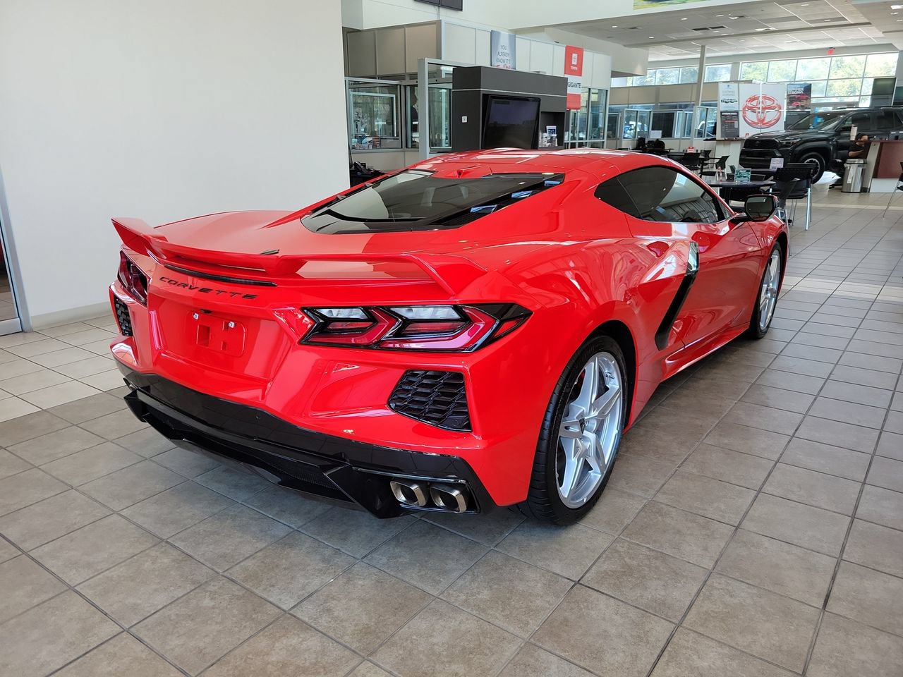 Used 2022 Chevrolet Corvette Stingray Preferred Cpe w/ Z51 Performance Package RWD image 3