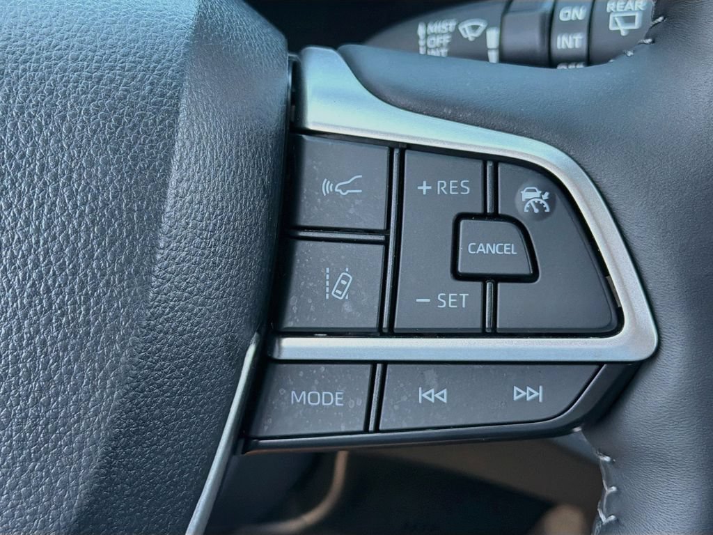 Used 2026 Toyota Highlander Limited AWD/4WD image 20