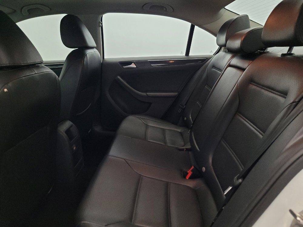 Used 2017 Volkswagen Jetta SEL FWD image 18