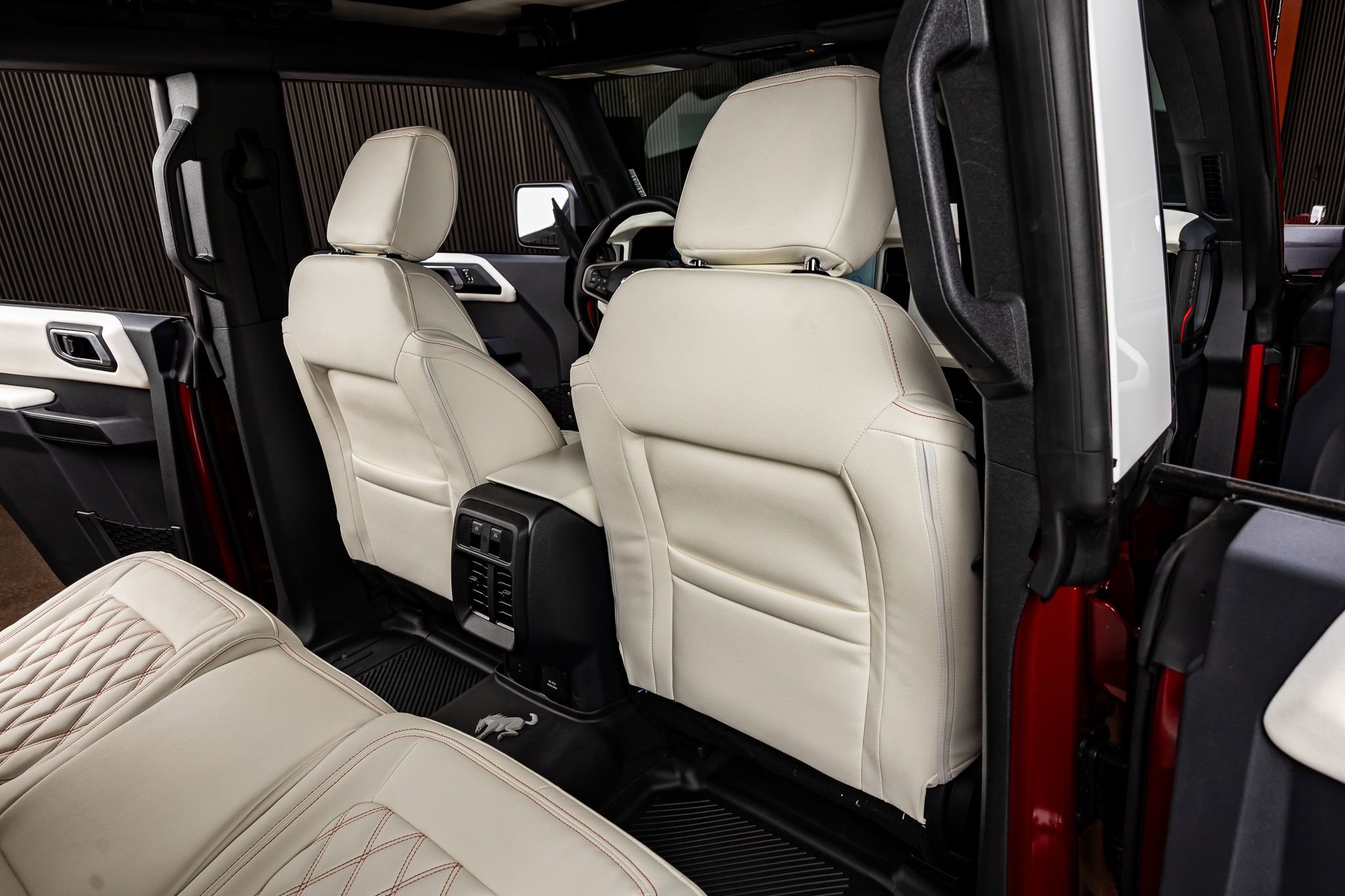 Used 2025 Ford Bronco Heritage Edition AWD/4WD image 31