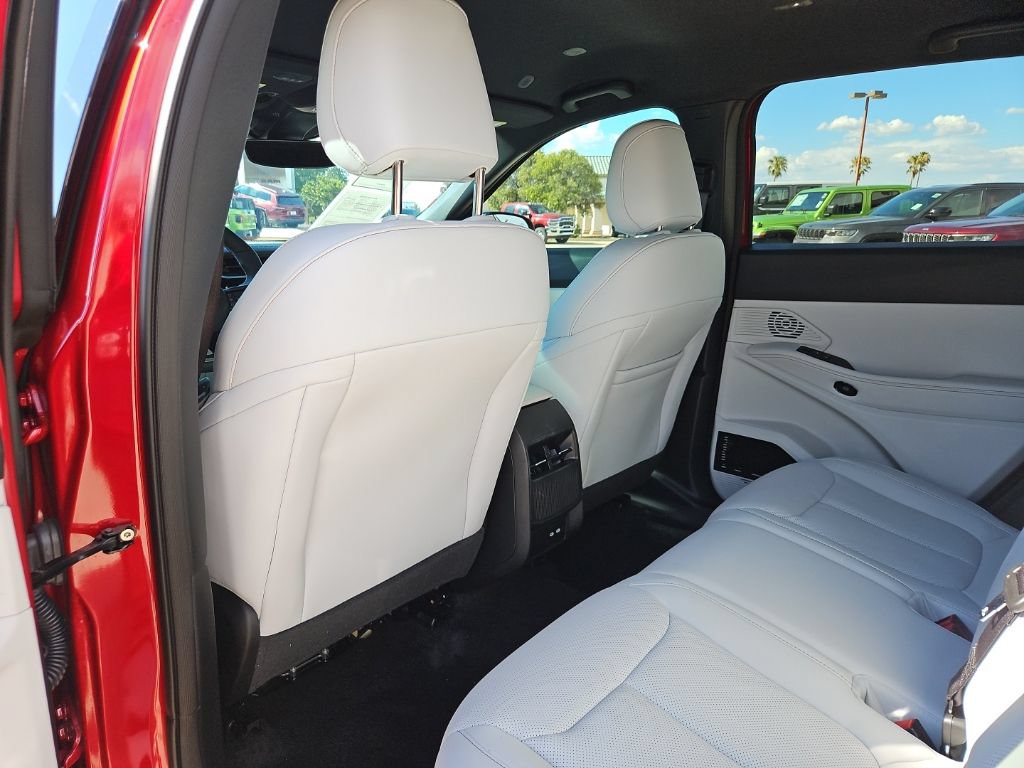 Used 2026 Jeep Cherokee Limited AWD/4WD image 19