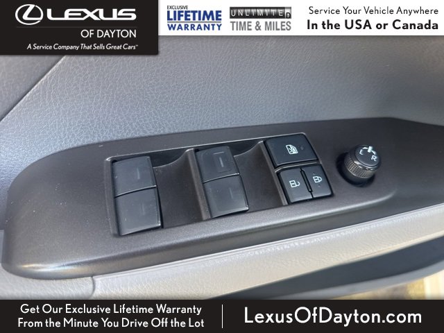 Used 2022 Toyota Camry SE image 11