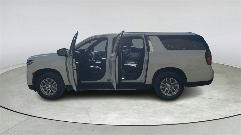 Used 2023 Chevrolet Suburban LT image 11
