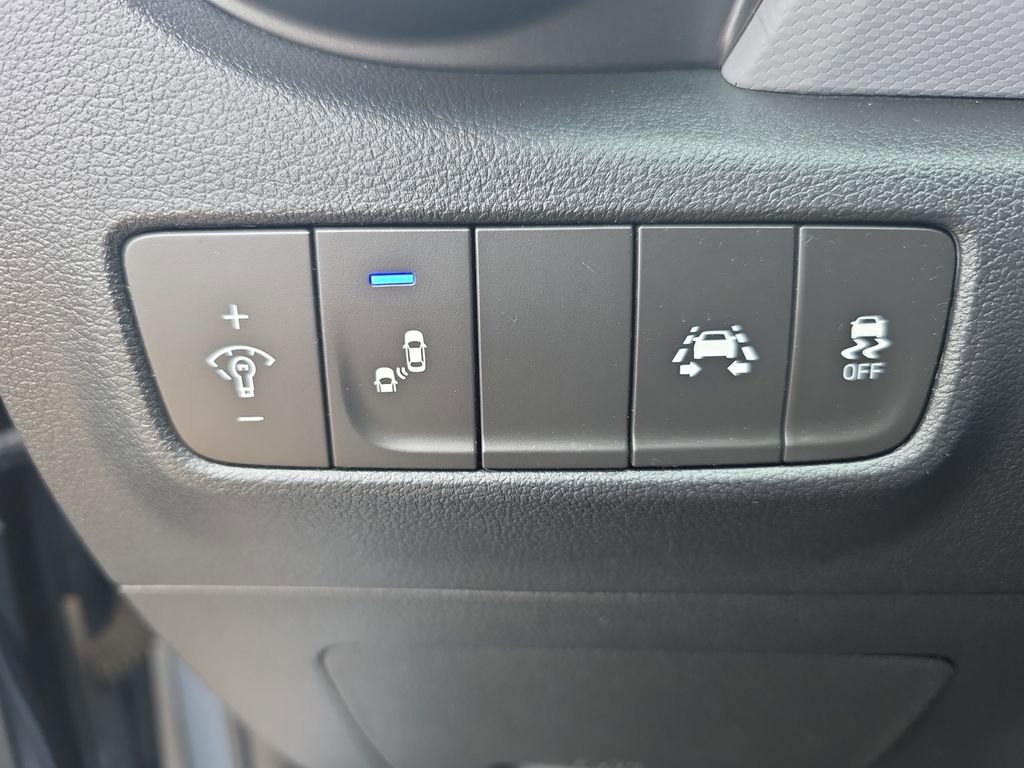 Used 2021 Hyundai Kona Limited AWD/4WD image 22