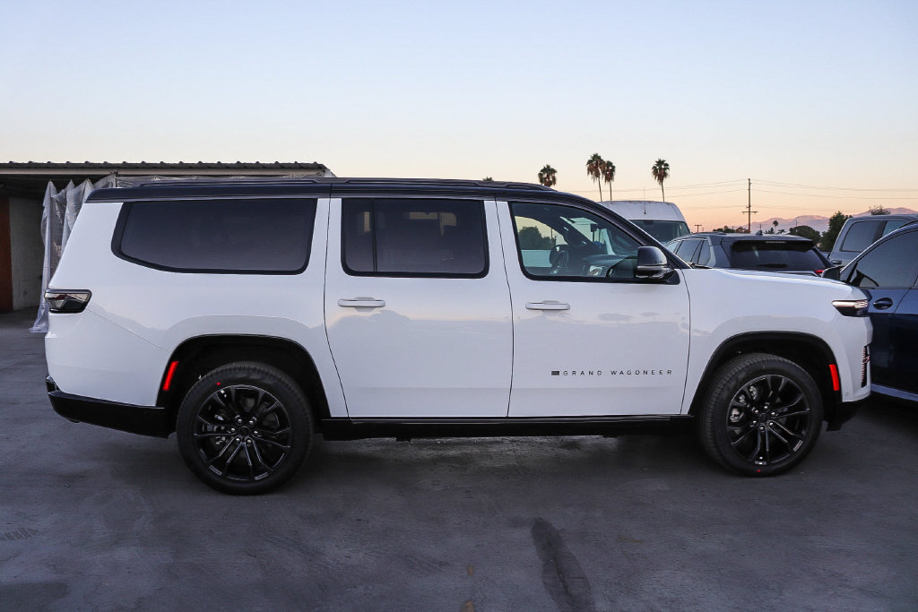 New 2026 Jeep Grand Wagoneer L Summit AWD/4WD image 13